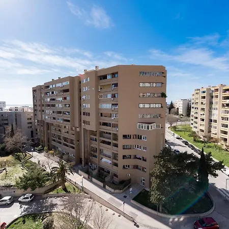 Apartment Var * Split